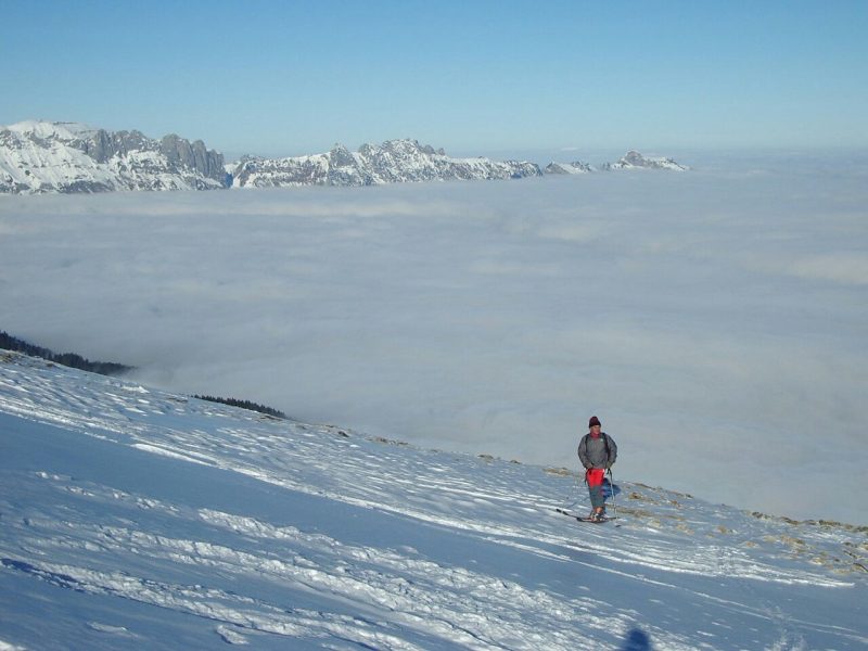 skifahrer wintertourismus vorarlberg