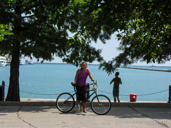 chicago by bike michigan lake