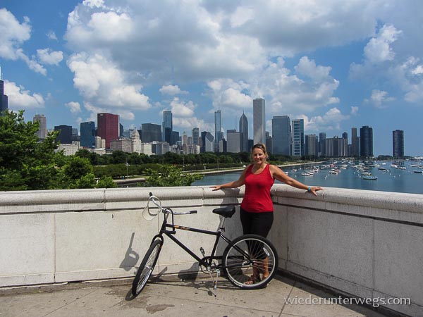 chicago skyline bike