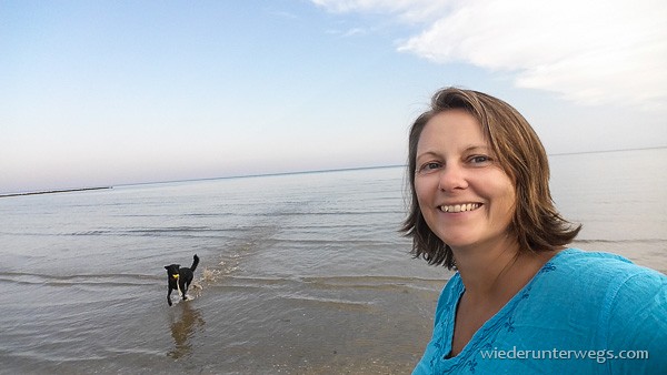 Caorle abends am Strand mit Hund