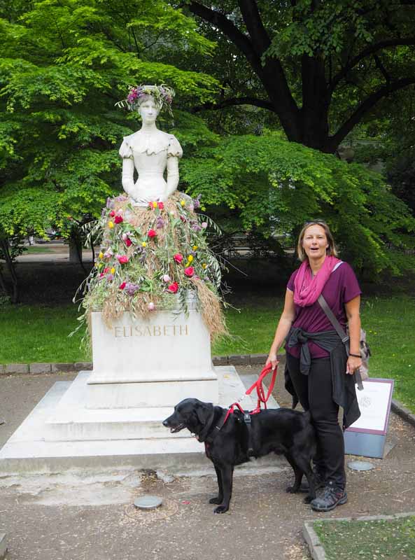 elisabeth statue in meran