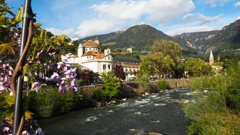 meran kurhaus am fluss