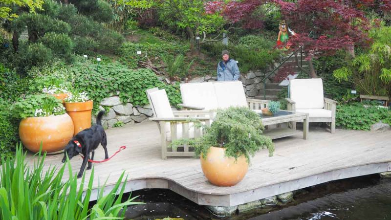 Teich Kittenberger Erlebnisgärten mit Hund Terrasse