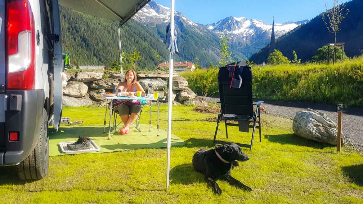 Hund beim Camping in Mallnitz