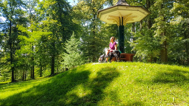 Kur mit hUnd Bad Hall Kurpark