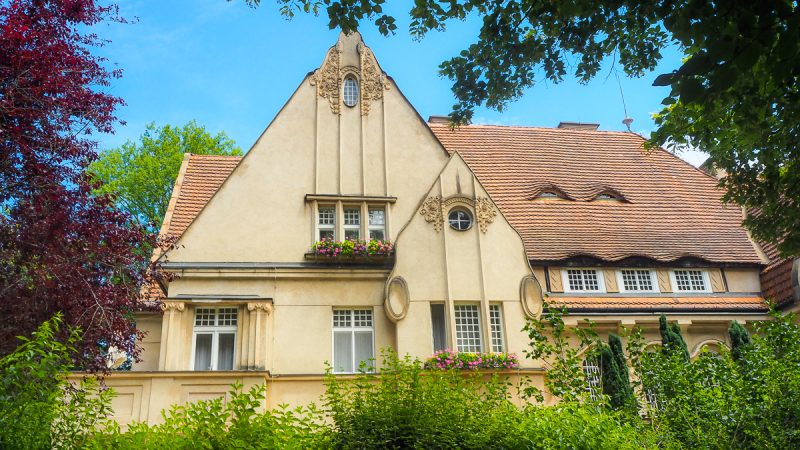 Jugendstil Landesvilla kur mit hund in bad hall im kurpark