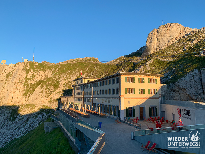 abendliches hotel pilatus kulm