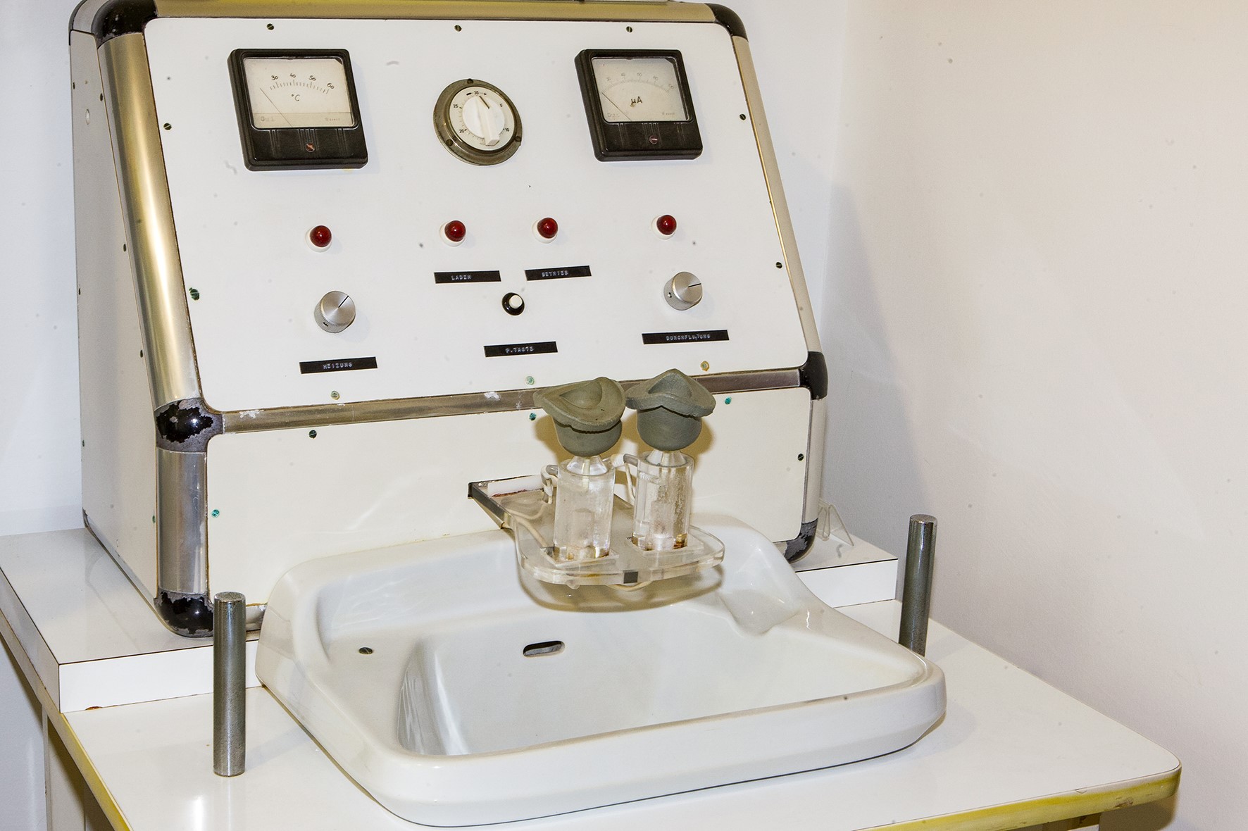 Iontophorese Gerät aus dem Jahr 1960 für augenbehandlung mit jodsole in bad hall
