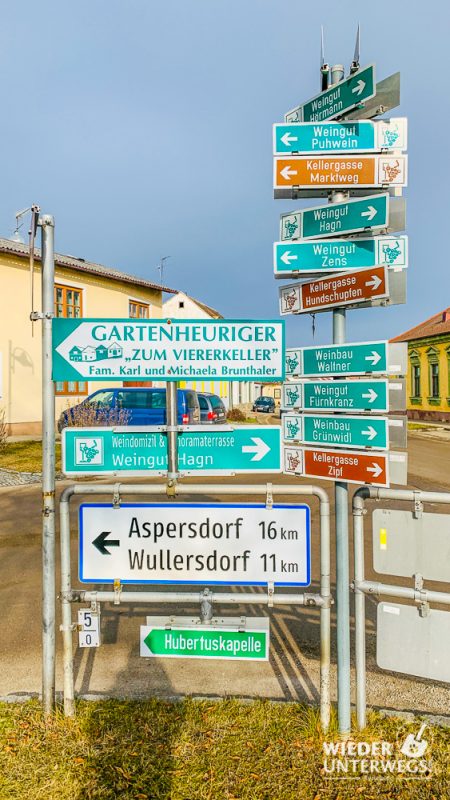 Schilder Wanderwege Mailberg