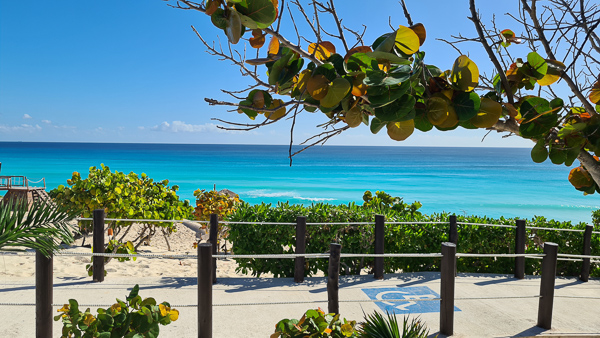 barrierefreier strand dolphin beach cancun