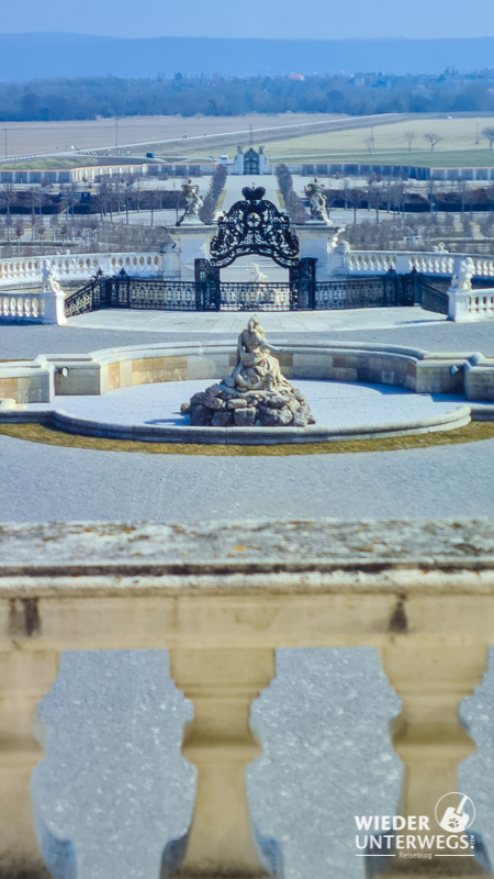 blick terrassen schloss hof