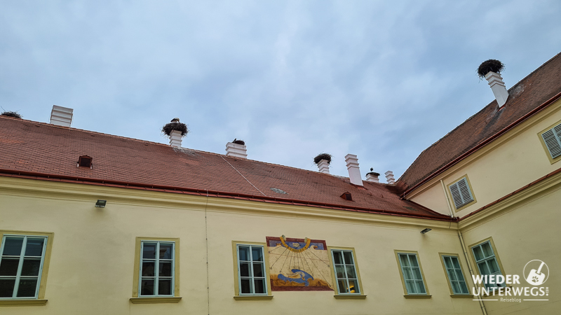 Störche am schlossdach schloss marchegg