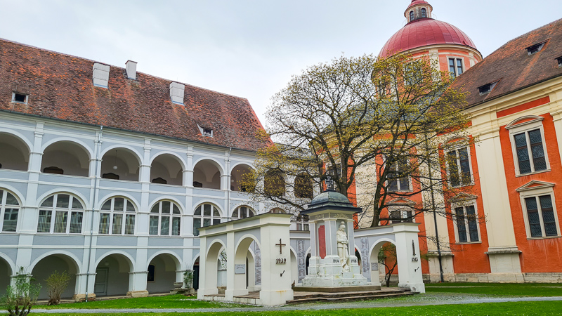 Stift Pöllau innen Oststeiermark