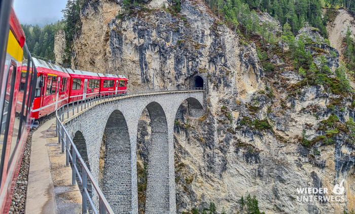 Bernina Express am Landwasser Viadukt