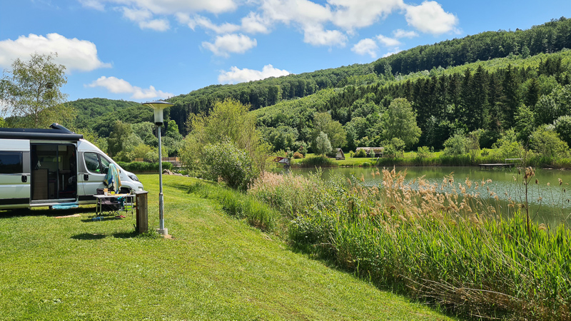 Campingbus am Campingplatz Pielachtal am Badesee im Mostviertel