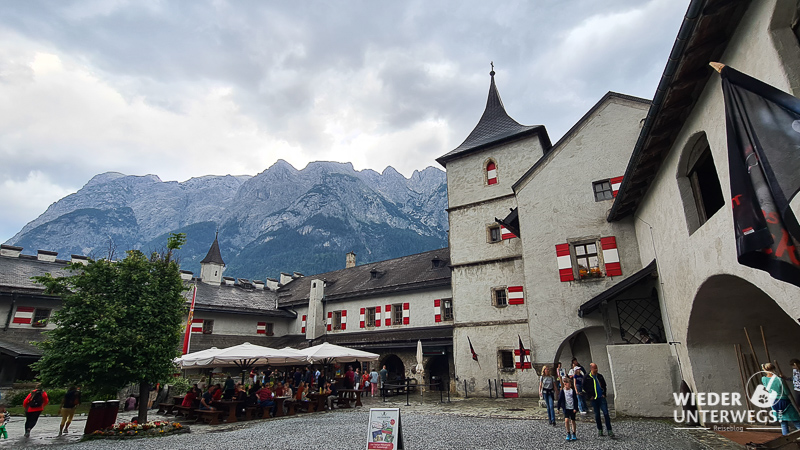 hohenwerfen mit hund