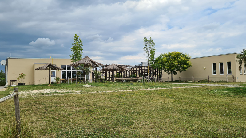 hauptgebäude lutzmannsburg
