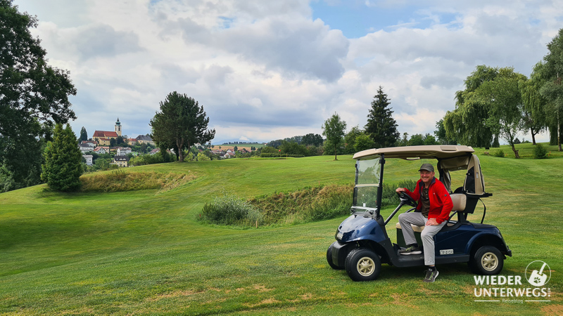 golfplatz bad hall mit blick auf pfarrkirchen