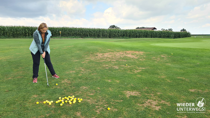 anfänger golferin bad hall golfplatz