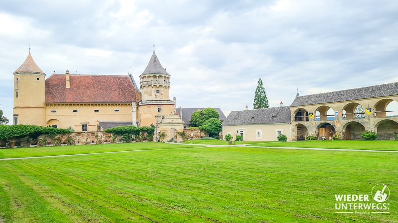 Rosenburg innenhof und schloss ansicht