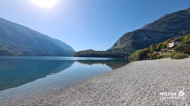 strand am molvenosee beim camping italien