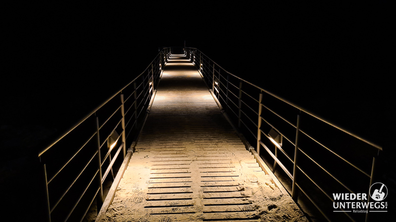 seebrücke grömitz abends beleuchtet an der ostsee