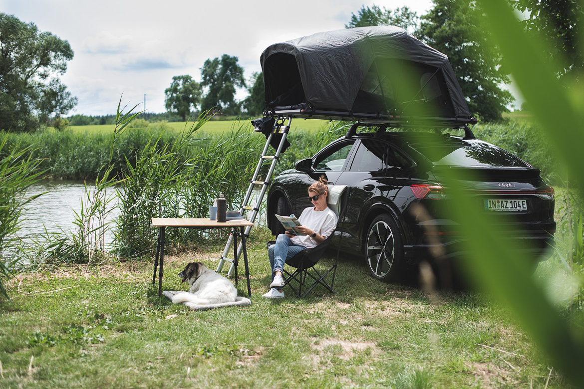 Camping mit Hund im Dachzelt: Geht das?