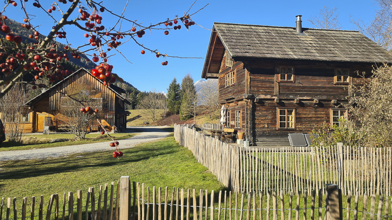 eingezäuntes chalet moserhof
