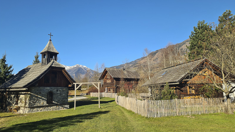 eingezäuntes chalet moserhof