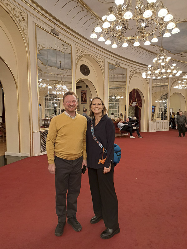 muss man sehen zumindest von aussen, das operettentheater in budapest