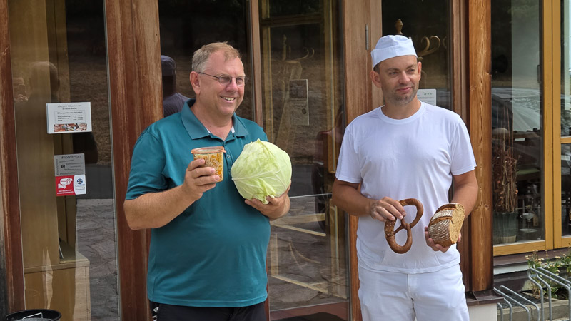 Brotbacken und Einwecken beim Retter