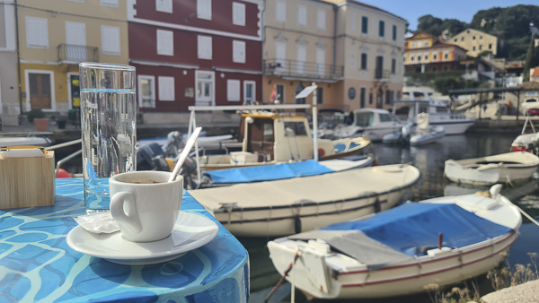 veli losij cafe