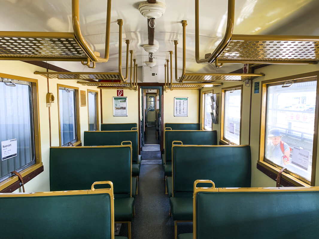 waldviertelbahn waggon innen auf der fahrt zum herrenteich