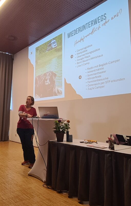 Angelika Mandler-Saul Camping mit Hund auf der Caravan Wels