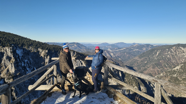 rax reichenau höllentalausblick im winter mit hund