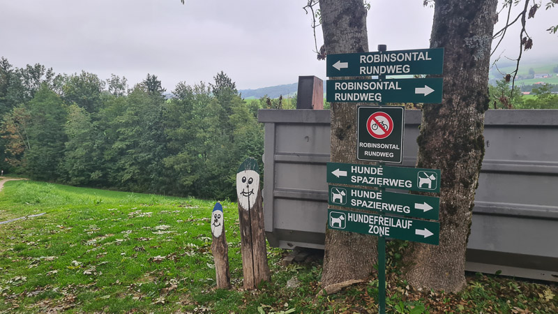 Infoschilder Robinson tal camping mondseeland