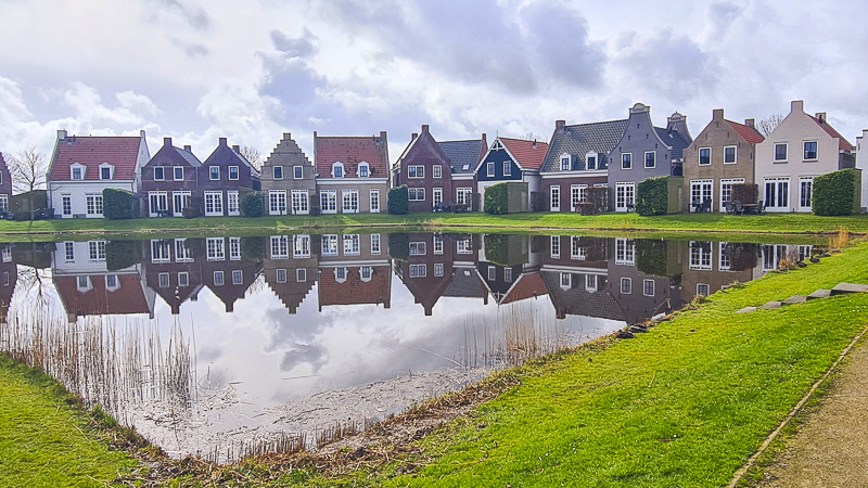 häuser im landal waterpark esonstad rund um teich