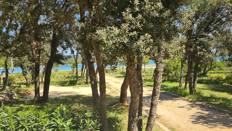 wege zum strand am camping lopari losinj