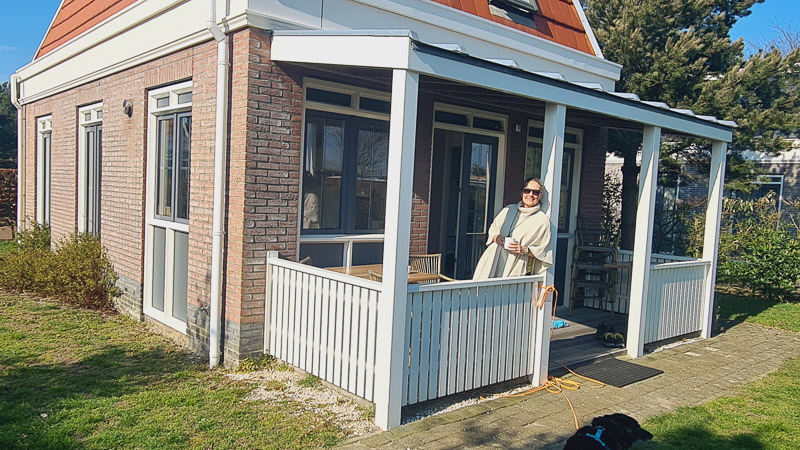 auf der eigenen Veranda im Ferienhaus Tulp en Zee in Noordwijk