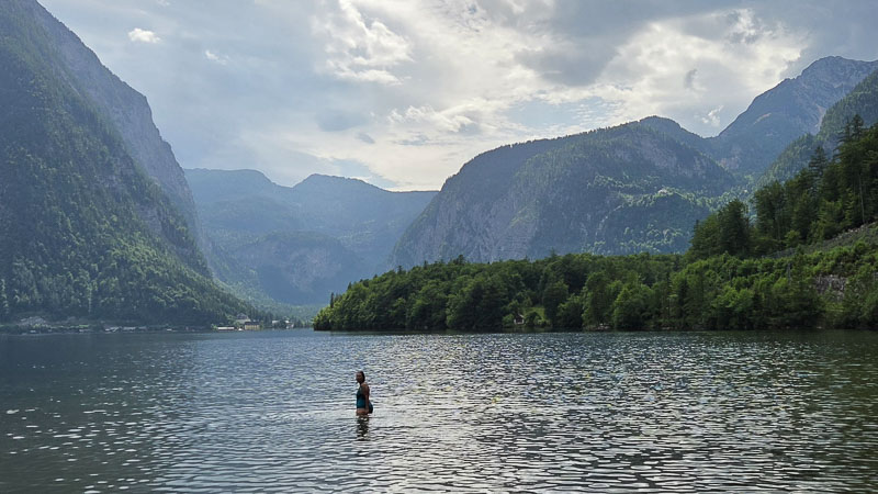 baden hallstättersee mit hund obertraun