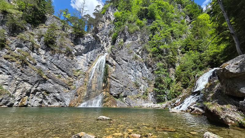 9 bildschöne Wasserfälle in Österreich zum Baden, Pritscheln und Zehen Abfrieren