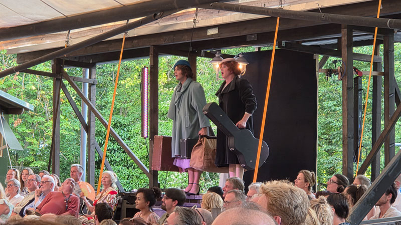 SUGAR – Manche mögen’s heiß auf der Rosenburg: Premiere mit Swing & Summerfeeling