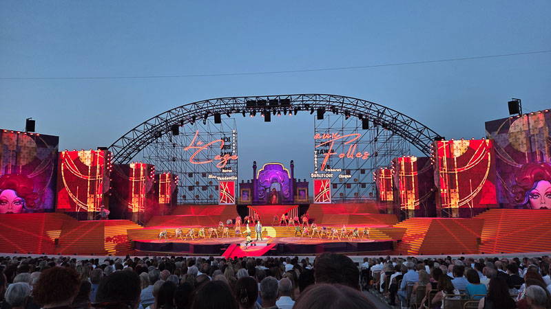 Die Stage mit den treppen bei la cage aux folles käfig voller narren