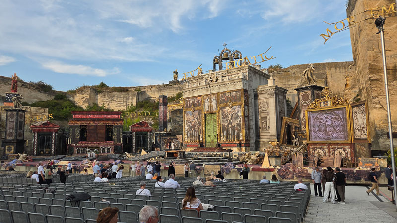 TOSCA Bühnenbild Oper im Steinbruch