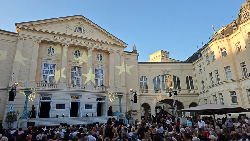 blauer himmel stadttheater baden musical night