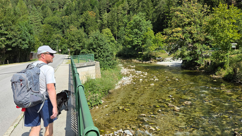 wasserleitungsweg höllental entlang der strasse kurzer abschnitt