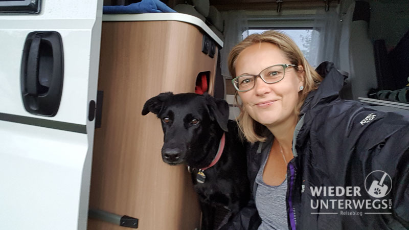 Angelika Camping mit Hund
