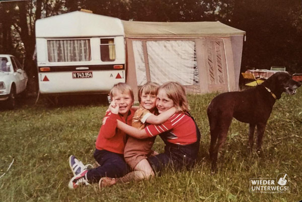 kinder am wohnwagen camping 1970er jahre tipps