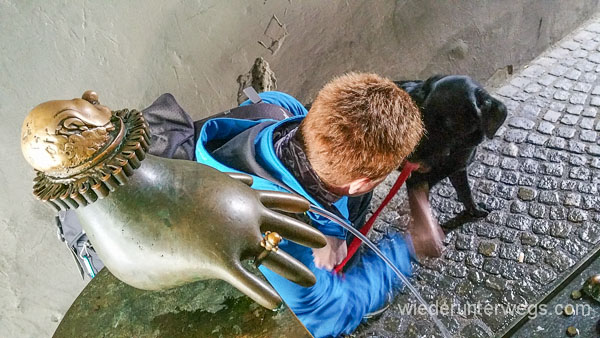 Laibach Slowenien mit Hund wasserquellen