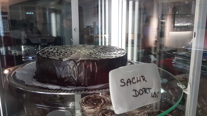 sachertorte in znaim kaffeehaus